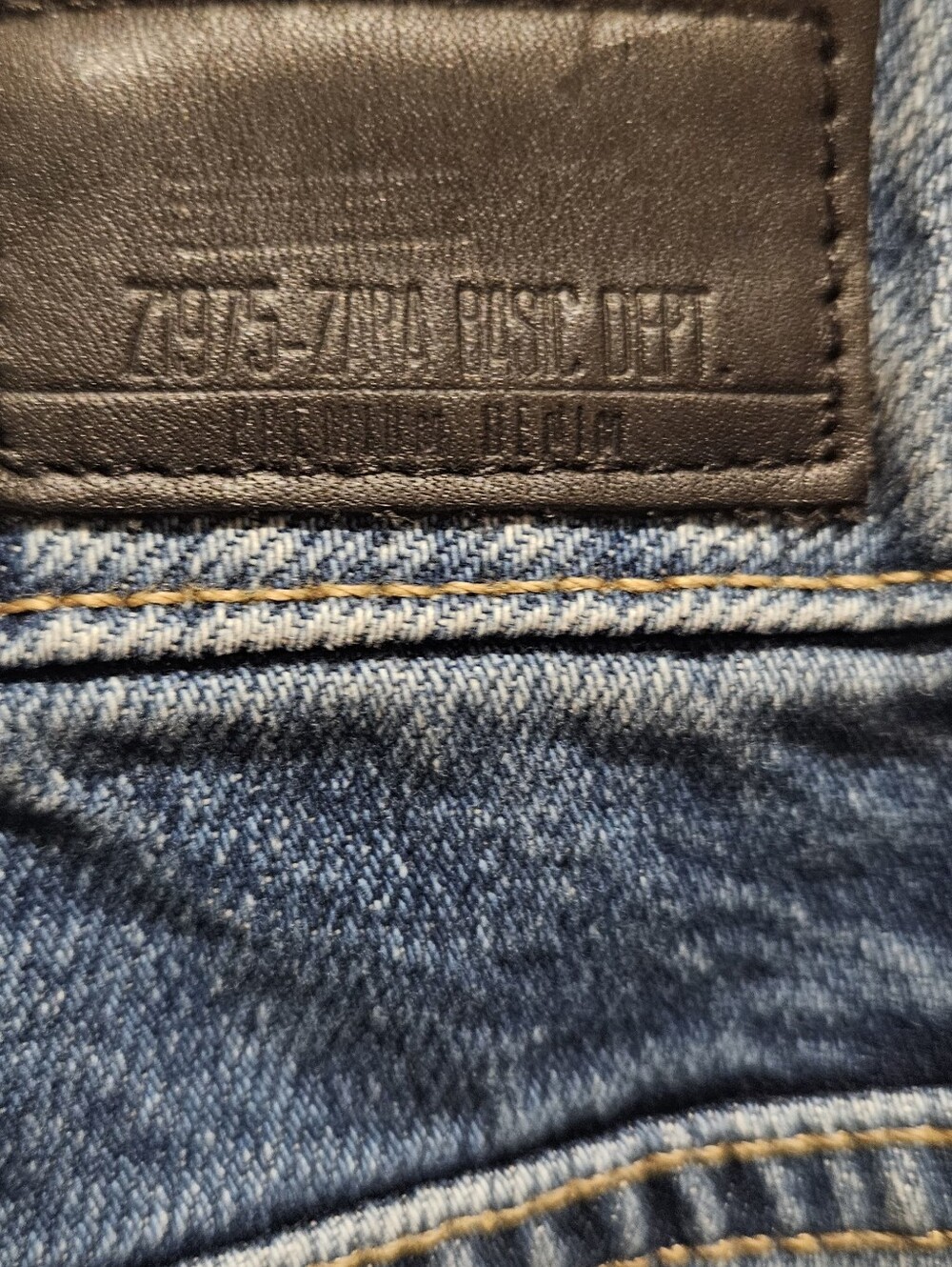Zara Mid-Blue Cropped Jeans with Silver Sequin Knee Panels - Picture 7 of 7